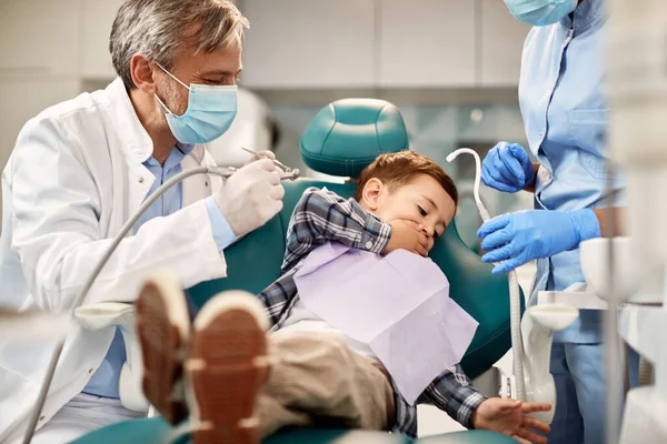 Small Boy Covering Mouth Hand Refusing Get His Teeth Checked — Stockfoto