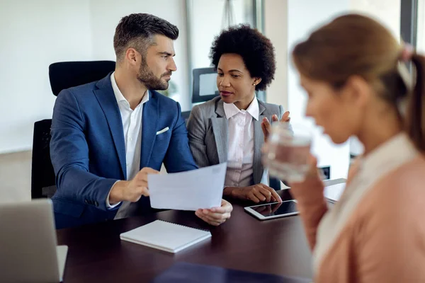Business Colleagues Talking Potential Candidate While Examining Her Job Interview — Foto Stock