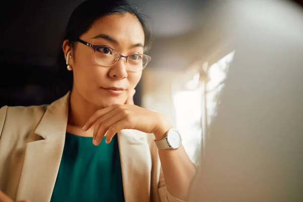 Female Asian Entrepreneur Working Computer Office Copy Space — Stok fotoğraf