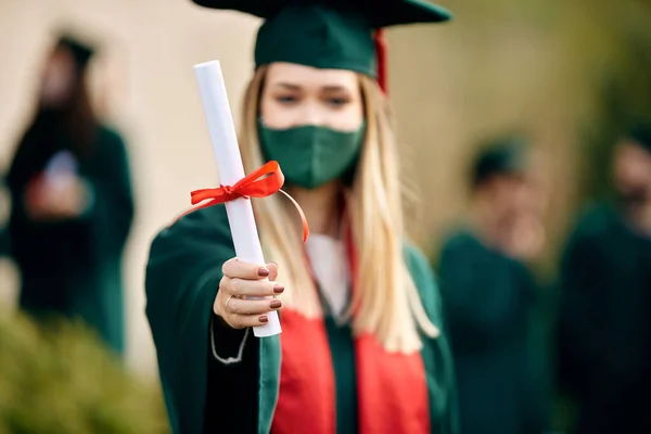 Close College Student Holding Diploma Her Graduation Day Covid Pandemic — Foto Stock