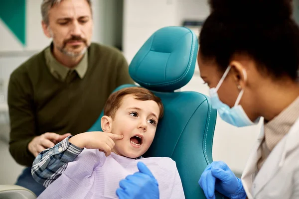 Little Boy Pointing Painful Tooth While Having Appointment Dentist Office — Stockfoto