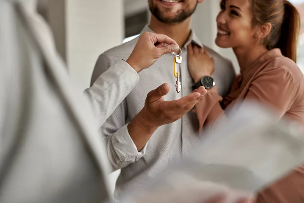 Close Couple Receiving Keys New Home Real Estate Agent — 스톡 사진