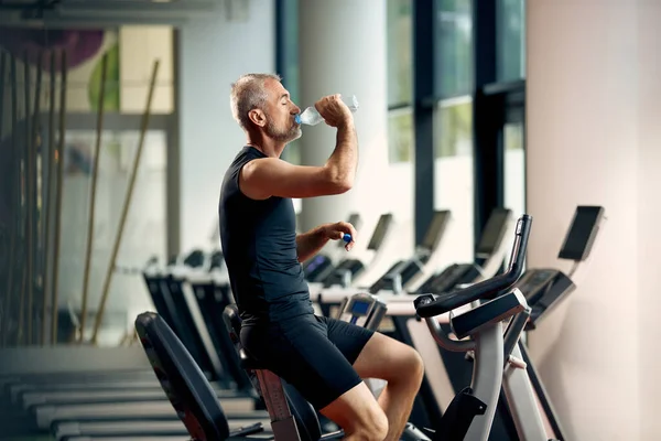 Mature Male Athlete Drinking Water Cycling Exercise Bike Sports Training — ストック写真