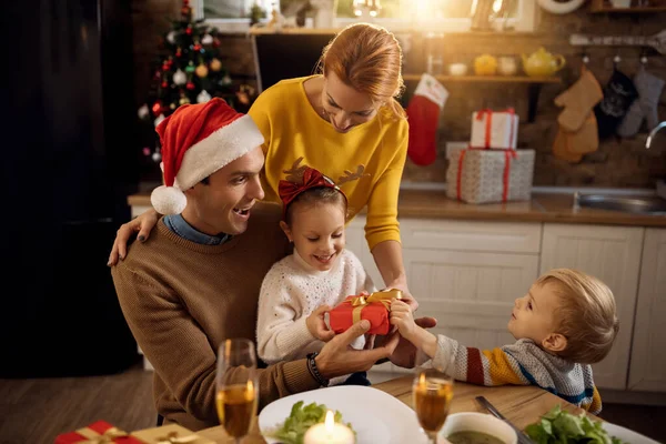 Happy Parents Kids Opening Gifts Having Fun Christmas Home — Zdjęcie stockowe