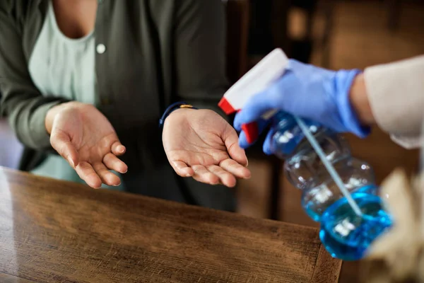 Close Waitress Disinfecting Customer Hands Cafe Coronavirus Epidemic — Stockfoto