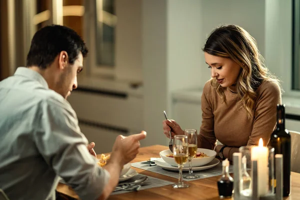 Young Woman Her Boyfriend Eating Evening Dining Table — стоковое фото