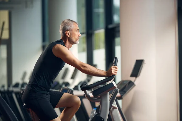 Mature Sportsman Uses Exercise Bike While Working Out Gym — Φωτογραφία Αρχείου