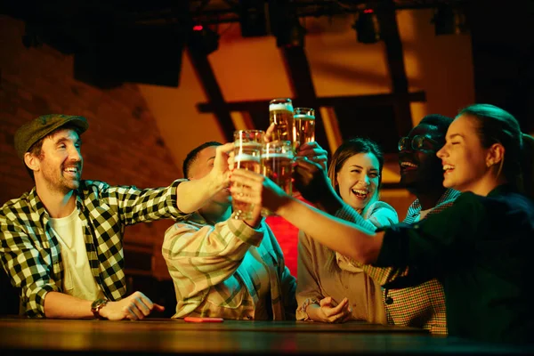 Group Young Happy Adults Having Fun While Drinking Beer Toasting — Stok fotoğraf