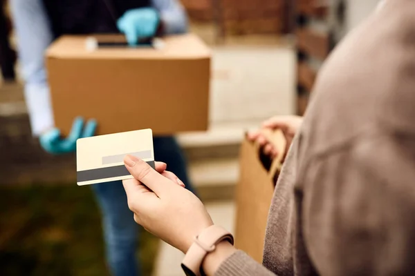 Close Woman Receiving Home Delivery Paying Courier Credit Card — Zdjęcie stockowe