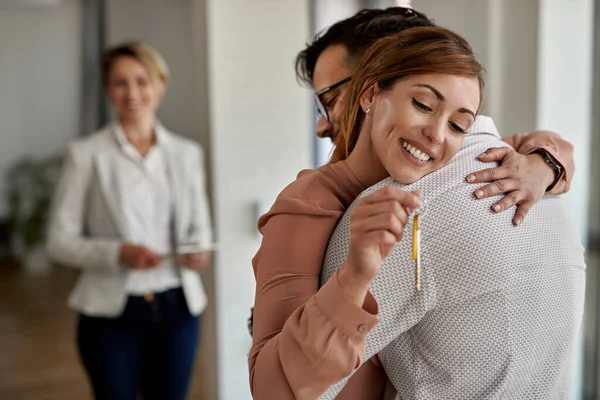 Young Happy Couple Embracing While Buying First Home Focus Woman — Stockfoto