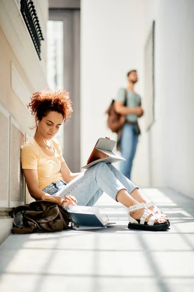 Female Student Using Touchpad While Learning University Hallway Copy Space — Stockfoto