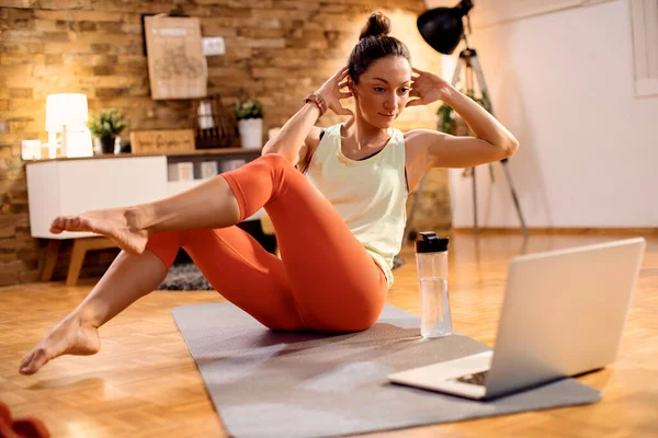 Athletic Woman Using Laptop While Having Online Exercise Class Practicing —  Fotos de Stock