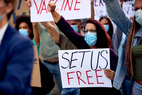 Female Activist Wearing Protective Face Mask While Protesting Group People — Foto Stock