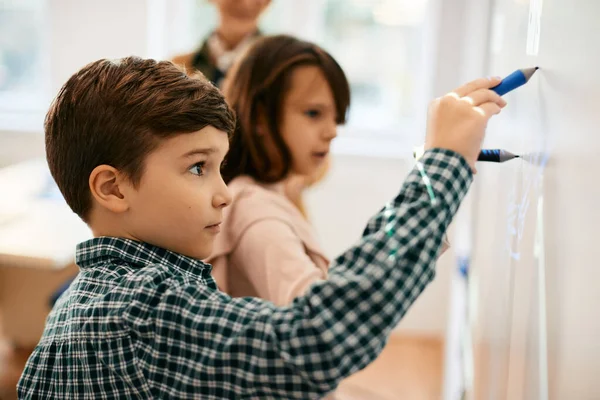 Side View Schoolboy Writing Whiteboard Lecture Classroom — Foto de Stock