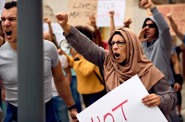 Muslim Woman Raised Fist Shouting While Protesting Multi Ethnic Crowd —  Fotos de Stock