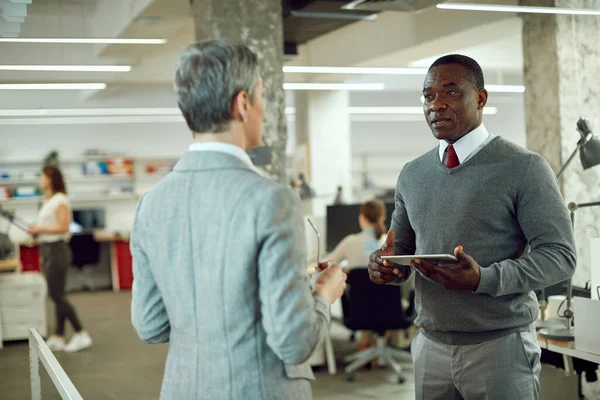 Business Partners Having Conversation Talking Office Focus Black Businessman Using — Fotografia de Stock