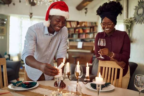 Young Happy African American Couple Setting Dining Table Christmas Lunch — ストック写真
