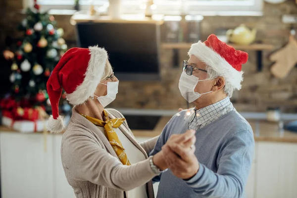 Happy Senior Couple Face Masks Dancing Having Fun Home Christmas — ストック写真