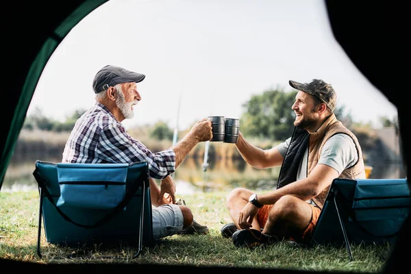 Happy Man Toasting His Senior Father While Fishing Camping Lake — ストック写真
