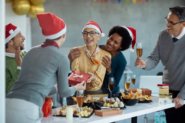 Cheerful Mature Businesswoman Receiving Christmas Gift Her Coworkers Office Party — ストック写真
