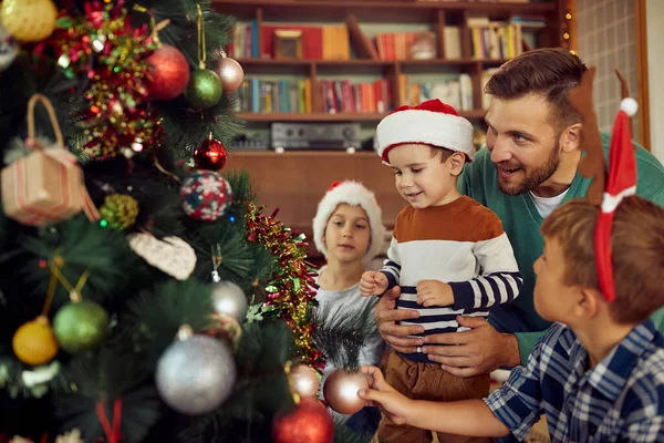 Happy Family Enjoying Decorating Christmas Tree Together Home — ストック写真