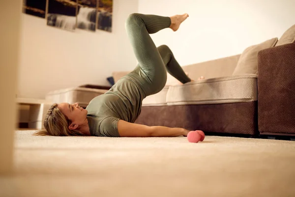Low Angle View Dedicated Sportswoman Exercising Floor Home — Foto de Stock