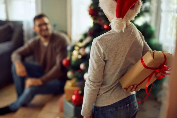 Back View Son Holding Gift His Back Surprising His Father — ストック写真