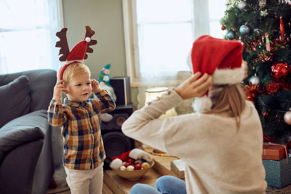 Happy Mother Son Having Fun While Wearing Holiday Costumes Decorating — ストック写真