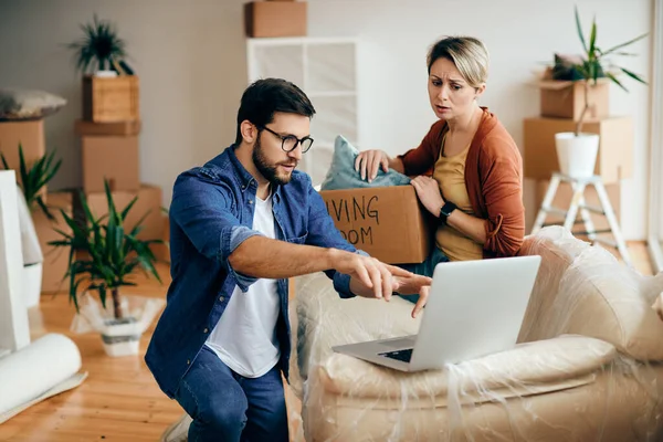 Displeased Couple Reading Problematic Mail While Relocating New Apartment — Stockfoto