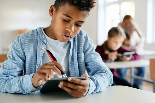 Black Schoolboy Learning Digital Tablet Class Classroom — 스톡 사진