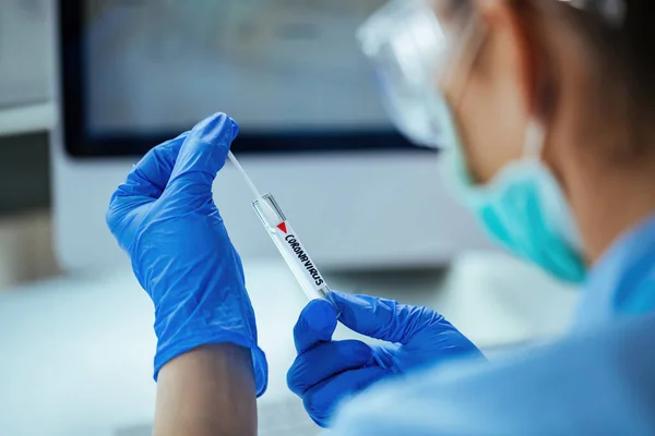 Close Epidemiologist Analyzing Coronavirus Test Sample Laboratory — Foto de Stock