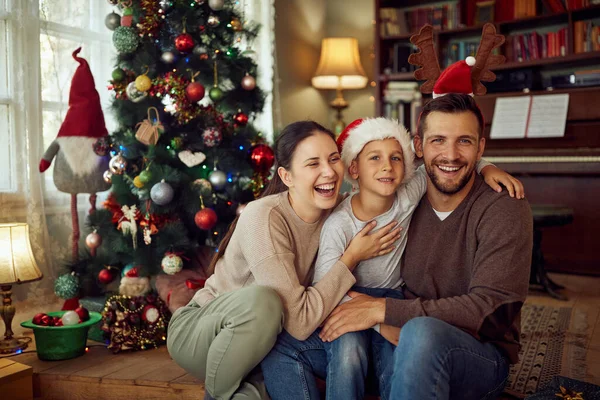 Portrait Happy Parents Son Enjoying Christmas Day Home — ストック写真