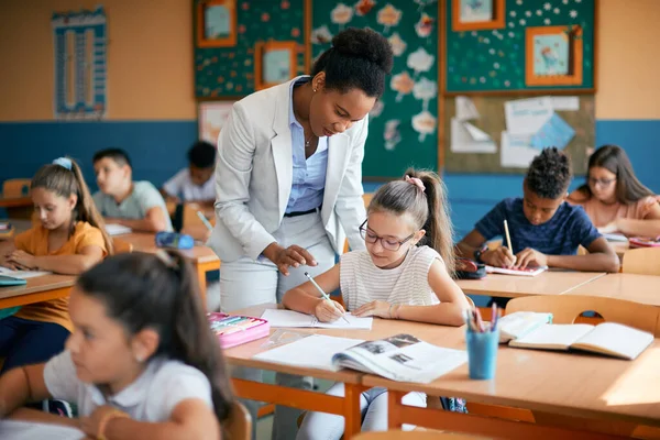 Black Elementary School Teacher Assisting Her Student Class Classroom — Stock Fotó
