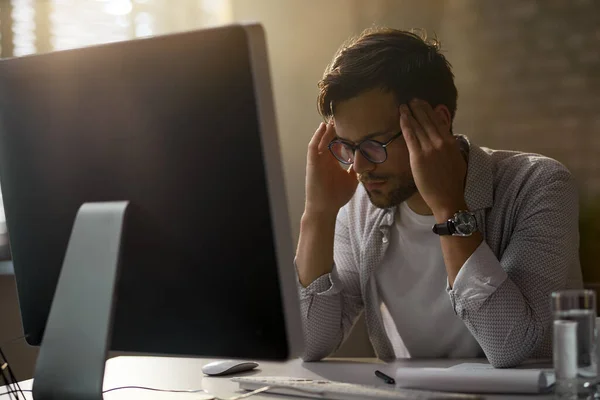Young Businessman Man Holding His Head Pain Feeling Exhausted Working — Foto de Stock