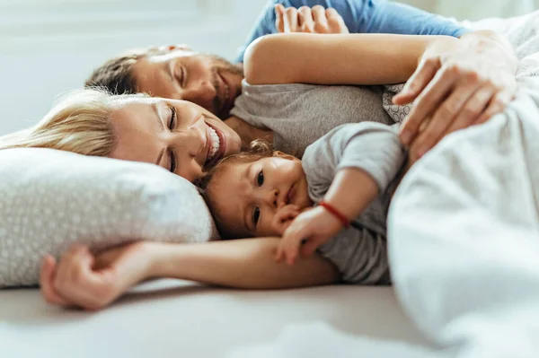 Happy Parents Small Daughter Resting Bed — Foto de Stock