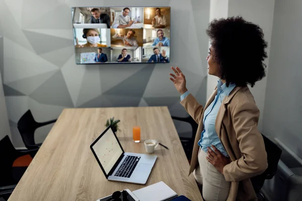 African American Businesswoman Talking Her Team While Holding Online Meeting — Photo