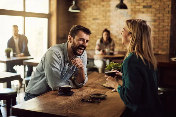 Happy Couple Having Fun While Talking Drinking Coffee Cafe Focus — 스톡 사진