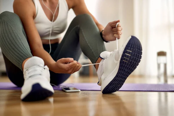 Unrecognizable Sportswoman Tying Shoelace Sneakers Home —  Fotos de Stock