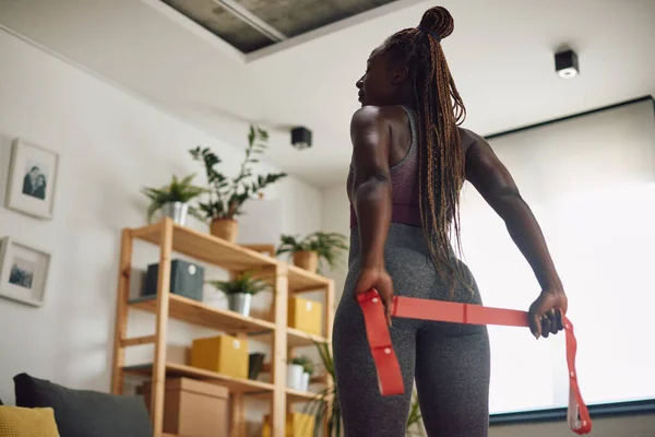 Back View Black Female Athlete Using Power Band While Exercising — 스톡 사진