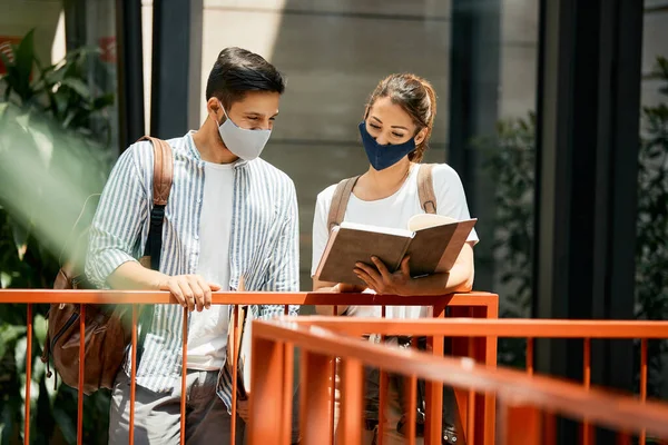 Happy Students Wearing Protective Face Masks Reading Lecture Together University — Foto Stock