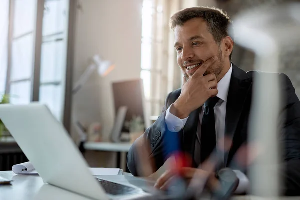 Smiling Mid Adult Businessman Using Computer While Working Office Desk — Stock Fotó