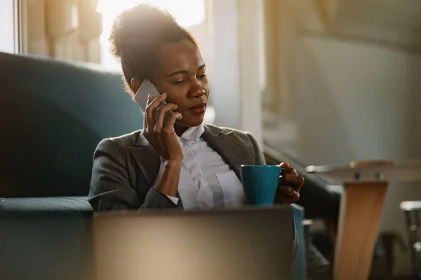 African American Businesswoman Drinking Coffee Communicating Cell Phone While Working — Foto de Stock
