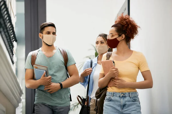 Happy College Friends Wearing Protective Face Masks Communicating While Walking — Foto Stock