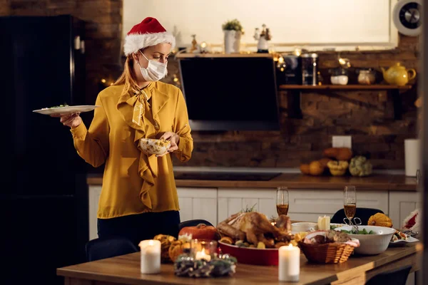 Woman Serving Making Preparations Christmas Dinner Serving Food Dining Table — ストック写真