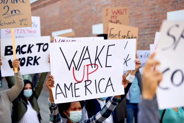 Large Group Protesters Demonstrating Streets Usa Focus Black Woman Holding —  Fotos de Stock