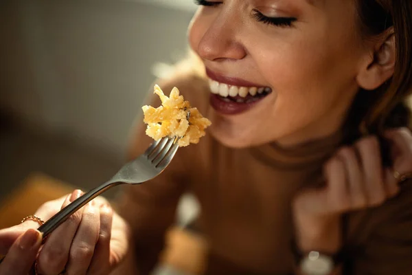 Close Young Happy Woman Eating Pasta — Φωτογραφία Αρχείου