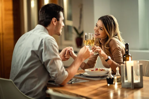 Happy Woman Her Boyfriend Holding Hands While Toasting Champagne While — Foto de Stock