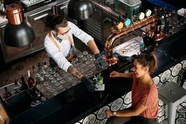 High Angle View Happy Woman Sitting Bar Counter While Bartender — Stok fotoğraf