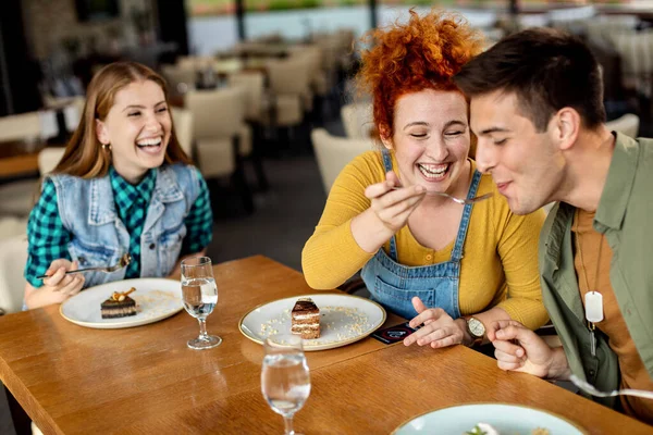 Cheerful Woman Having Fun While Sharing Her Cake Feeding Friend — Photo