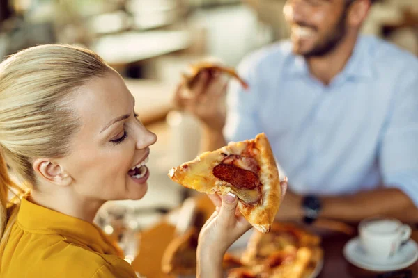 Mid Adult Woman Eating Pizza While Having Lunch Her Boyfriend — Photo